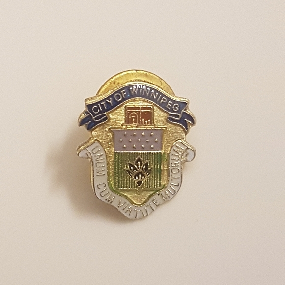 💲5️⃣ in 🛍️of2+  [FIDLER] City of Winnipeg Crest Pin - Picture 7 of 10